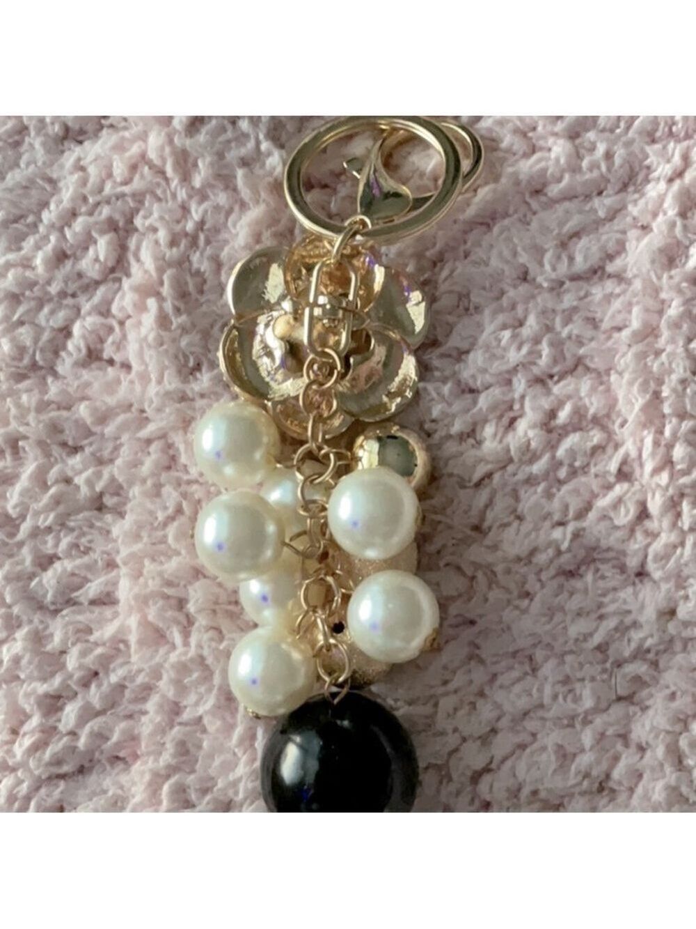 Camilla Flower Keychain Rhinestone Pearl - Picture 4 of 4